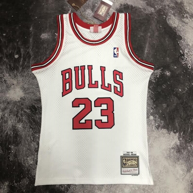 Chicago Bulls 1997/98 White Classics Basketball Jersey (Hot Press) Chicago Bulls 1997/98 White Classics Basketball Jersey (Hot Press)