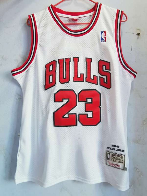 Chicago Bulls 1997/98 White #23 JORDAN Classics Basketball Jersey (Stitched) Chicago Bulls 1997/98 White #23 JORDAN Classics Basketball Jersey (Stitched)
