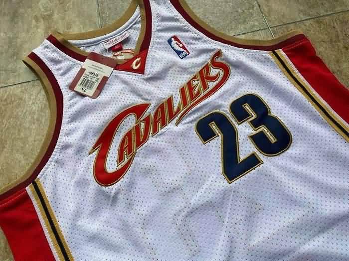 Cleveland Cavaliers 2003/04 White #23 JAMES Classics Basketball Jersey (Closely Stitched)