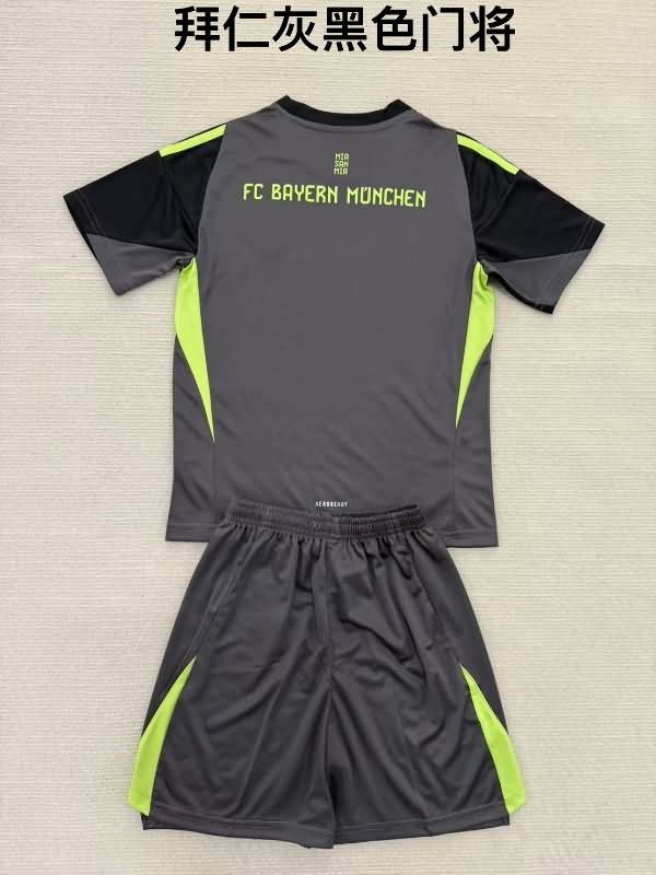 Bayern Munich 25/26 Goalkeeper Black Soccer Jersey