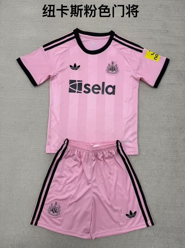 Newcastle United 25/26 Goalkeeper Pink Soccer Jersey