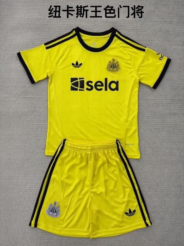 Newcastle United 25/26 Goalkeeper Yellow Soccer Jersey