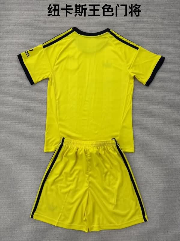 Newcastle United 25/26 Goalkeeper Yellow Soccer Jersey