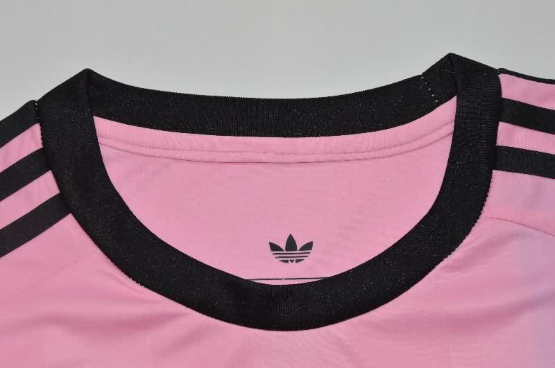 AAA Quality Manchester United 25/26 Goalkeeper Pink Soccer Jersey