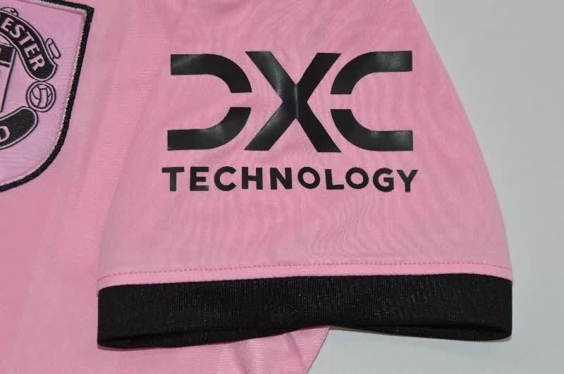 AAA Quality Manchester United 25/26 Goalkeeper Pink Soccer Jersey