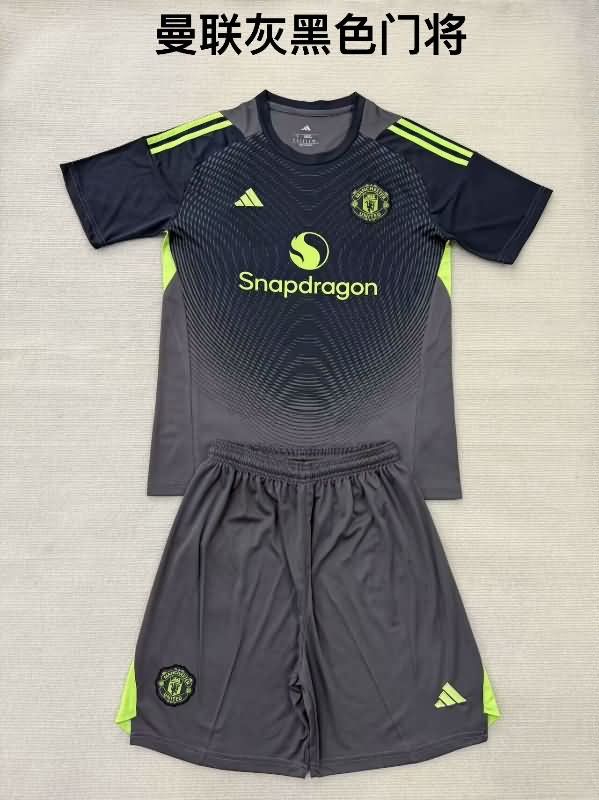 Kids Manchester United 25/26 Goalkeeper Grey Soccer Jersey And Shorts Leaked