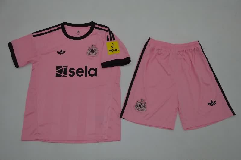 Kids Newcastle United 25/26 Goalkeeper Pink Soccer Jersey And Shorts