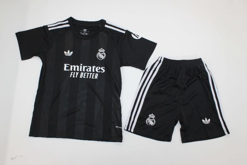 Kids Real Madrid 25/26 Goalkeeper Black Soccer Jersey And Shorts Leaked