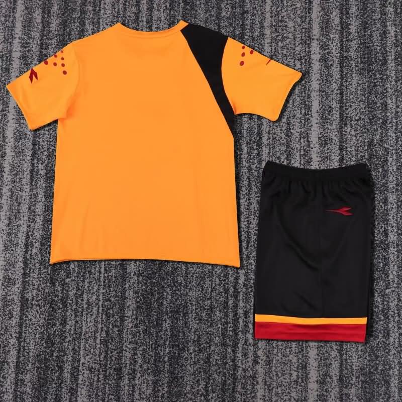 Kids AS Roma 2005/06 Home Soccer Jersey And Shorts