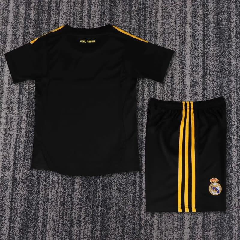 Kids Real Madrid 2011/12 Goalkeeper Black Soccer Jersey And Shorts